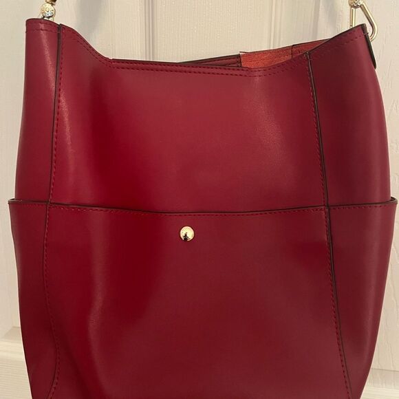 Bostonian Red Shoulder Bag with Structured Design - Picture 7 of 16
